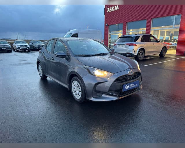 2022 Toyota Yaris Live