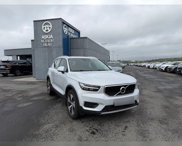 2020 Volvo XC40 Momentum PRO T5