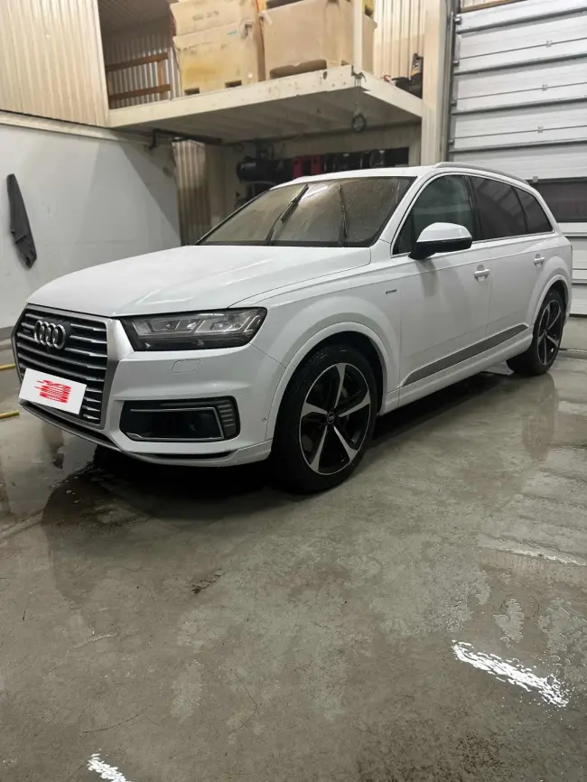 2017 Audi Q7 e-tron