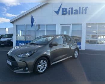 2021 Toyota Yaris Active Hybrid AT