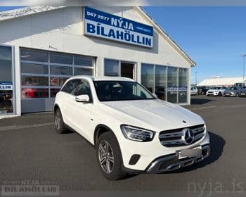 2020 Mercedes-Benz GLC 300 E 4MATIC Pure
