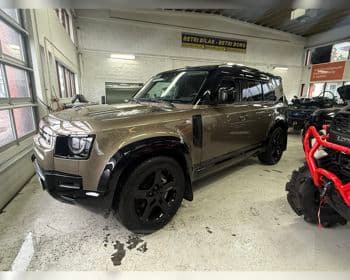 2024 Land Rover Defender SE P400