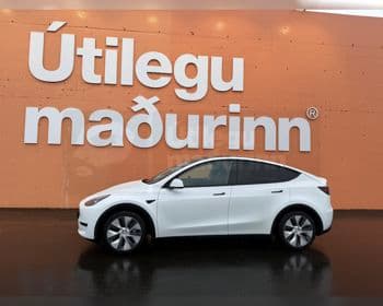 2023 Tesla Model Y SR