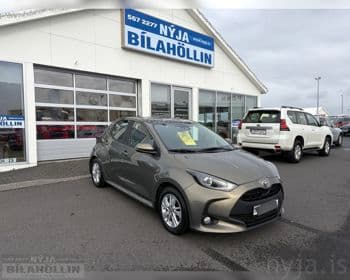 2022 Toyota Yaris Live