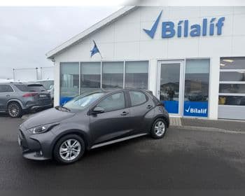 2023 Toyota Yaris Active Hybrid AT