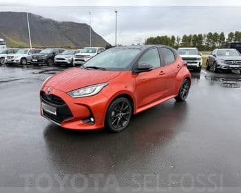 2023 Toyota Yaris Style Hybrid BI-Tone