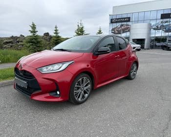 2025 Toyota Yaris Style Hybrid BI-Tone 130
