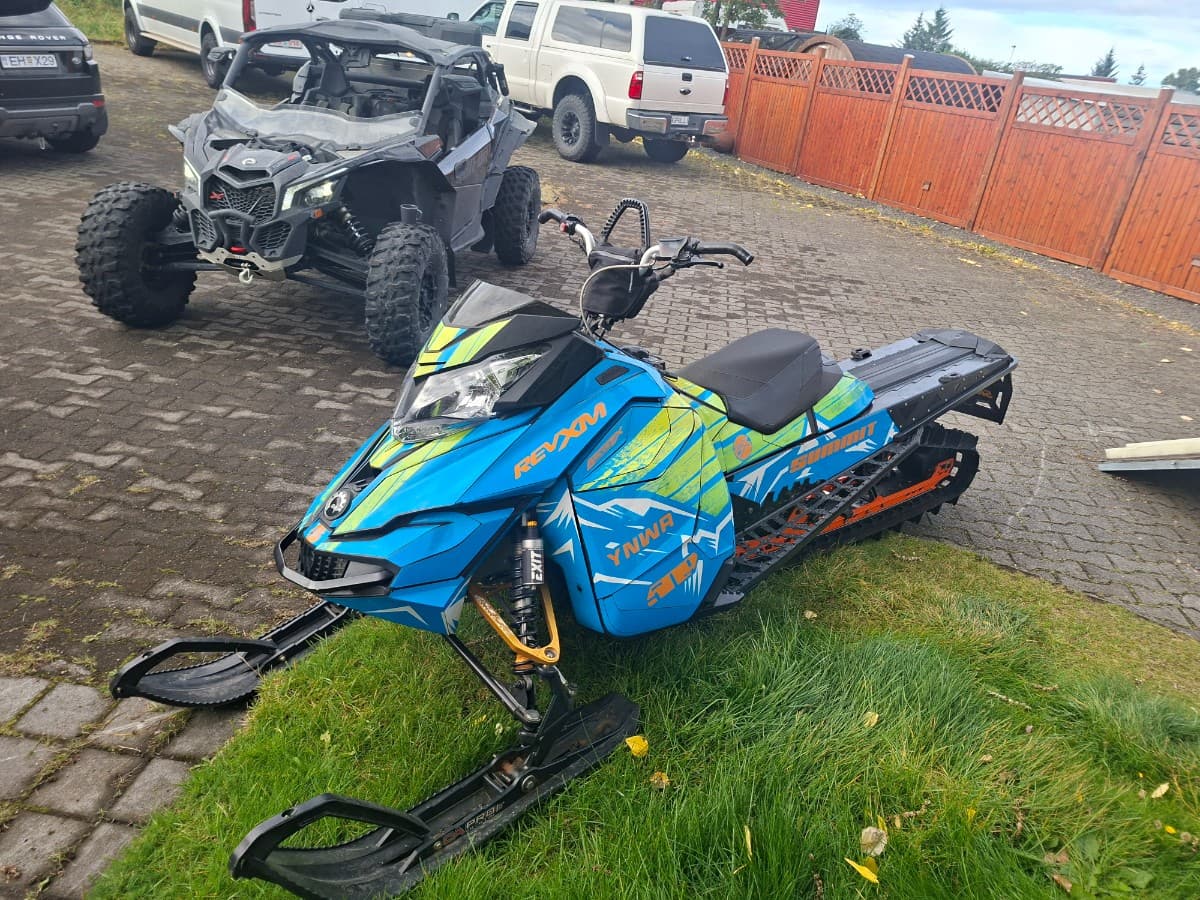 2014 Ski-Doo Summit