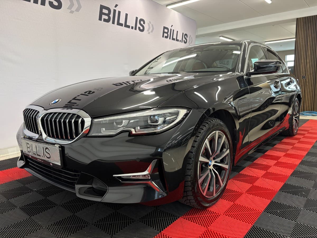 2020 BMW 3 Series 330e X-Drive