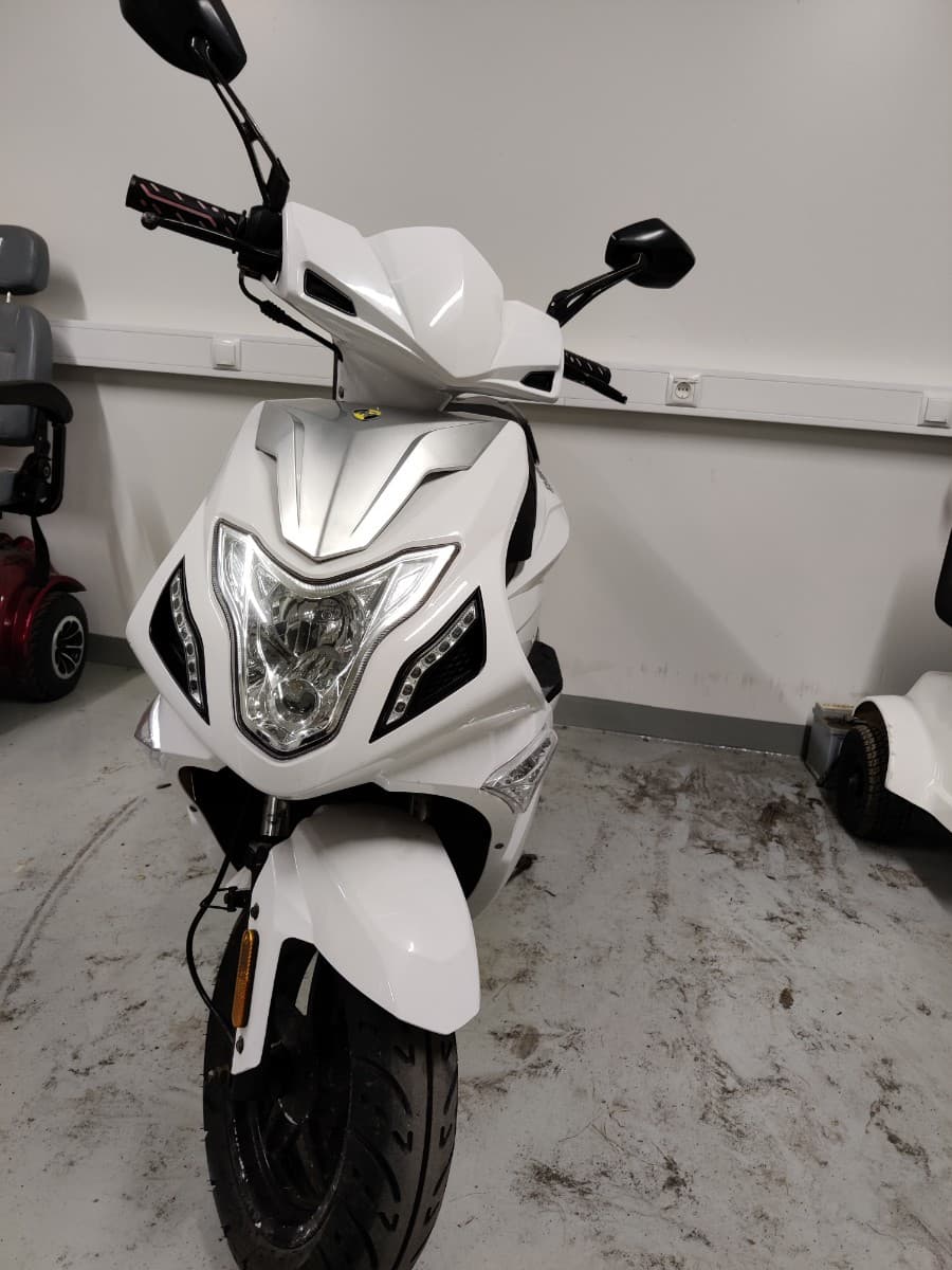2013 Znen R8