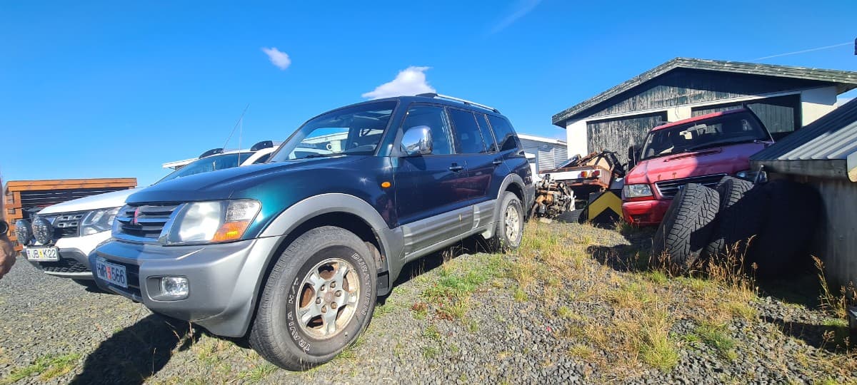2000 Mitsubishi Pajero