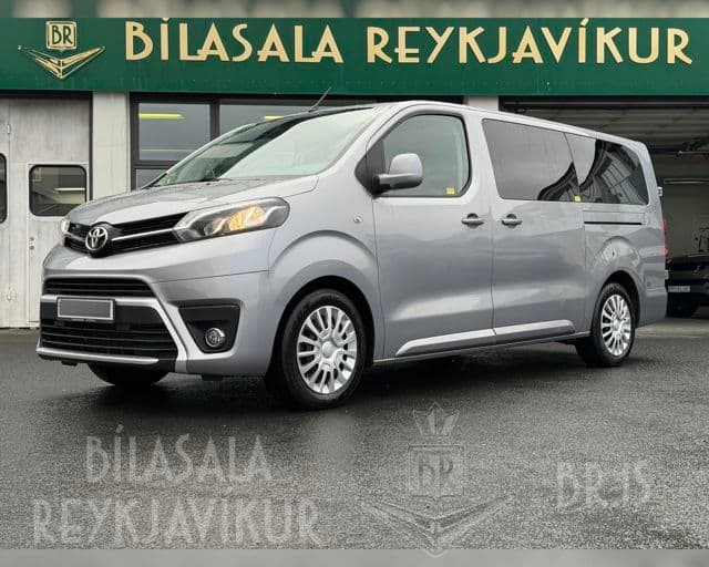2022 Toyota Proace Verso LE UR