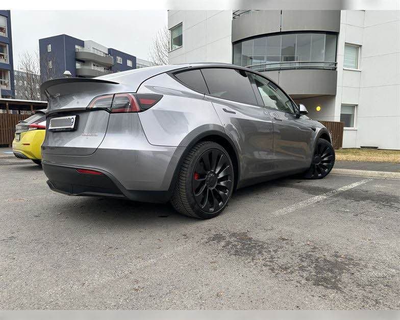2023 Tesla Y