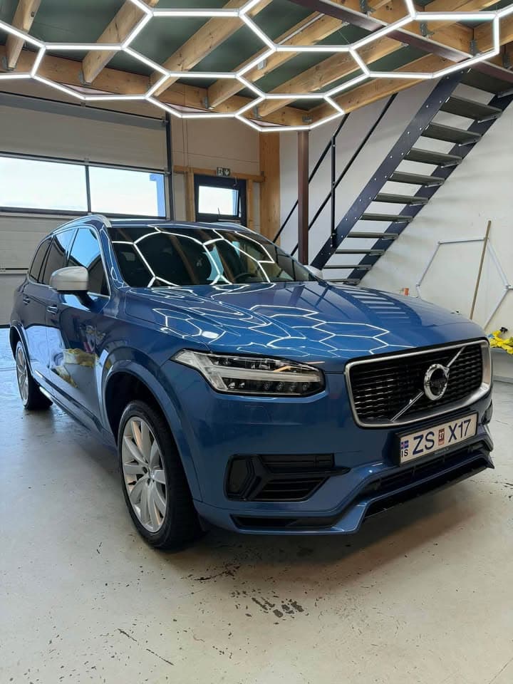 2019 Volvo XC90 T8 R Design