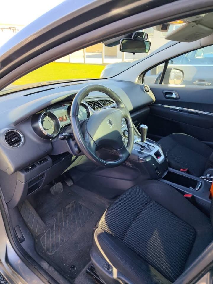 2011 Peugeot 5008