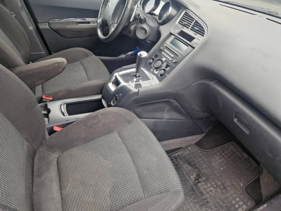 2011 Peugeot 5008