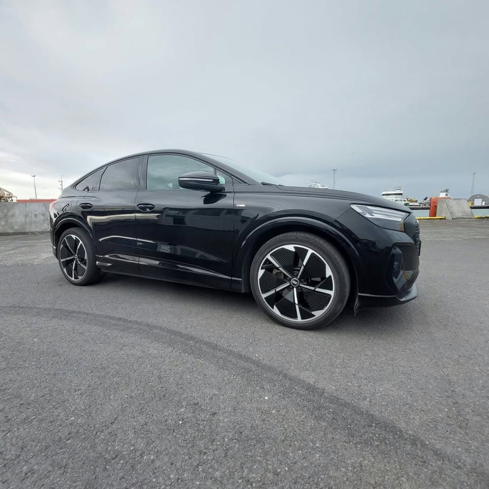 2022 Audi Q4 S-Line Sportback 50 e-tron Quattro