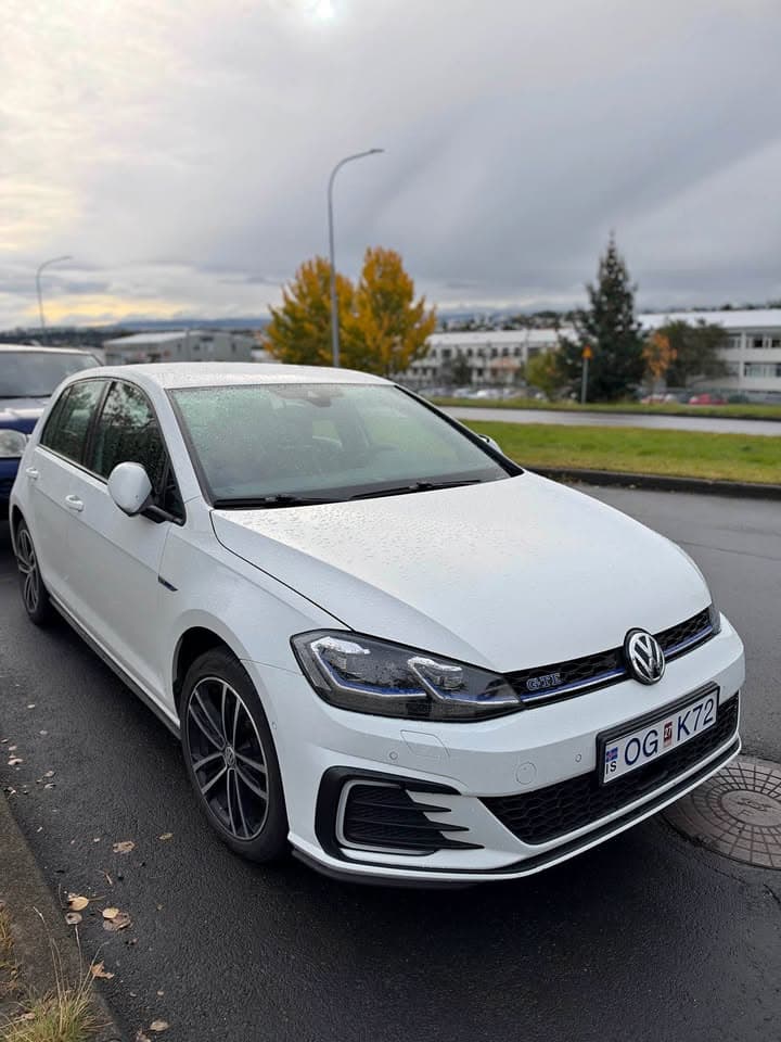 2017 Volkswagen Golf GTE