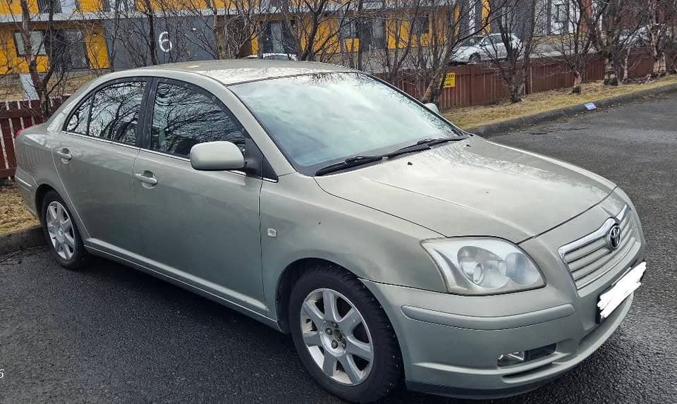 2004 Toyota Avensis