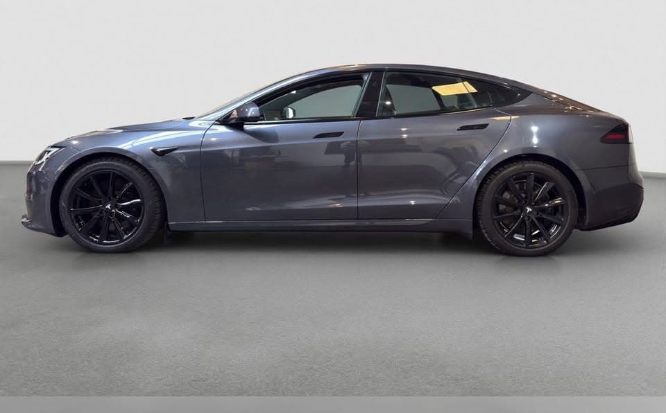 2023 Tesla Model S Plaid