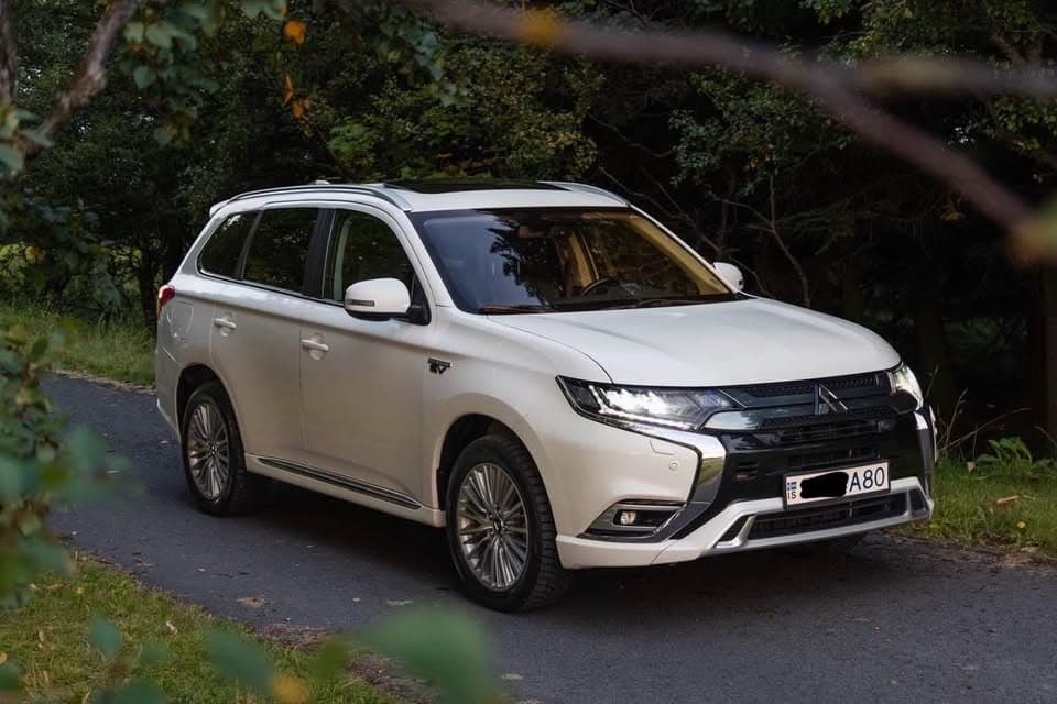 2019 Mitsubishi Outlander Intense 2 4 PHEV