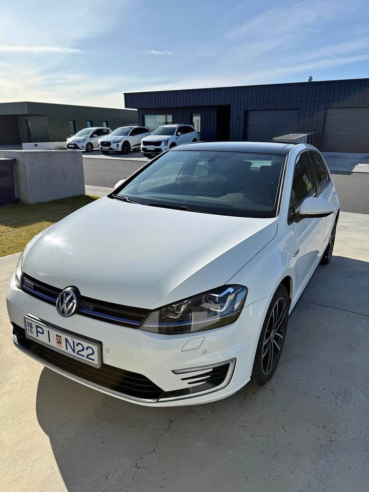 2017 Volkswagen Golf GTE