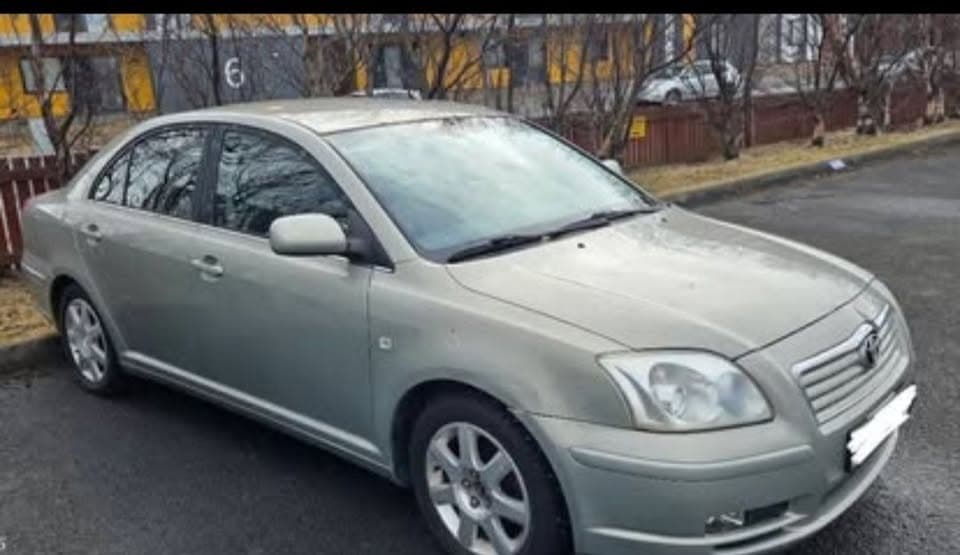 2004 Toyota Avensis