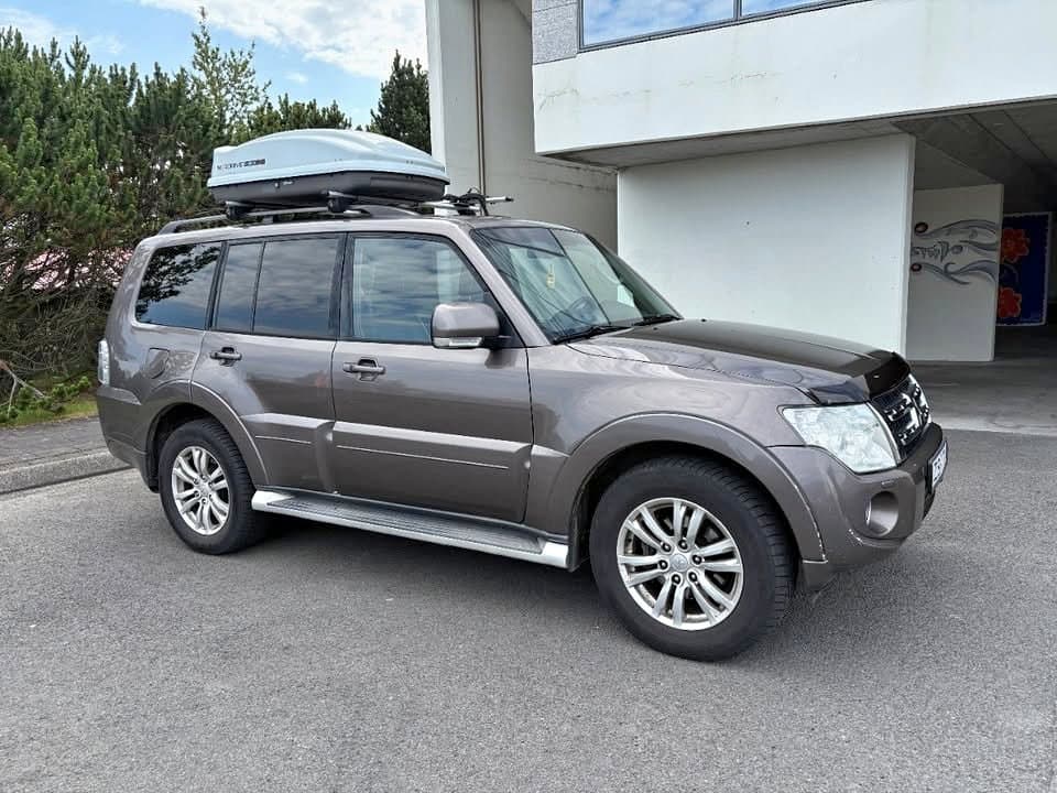 2012 Mitsubishi Pajero