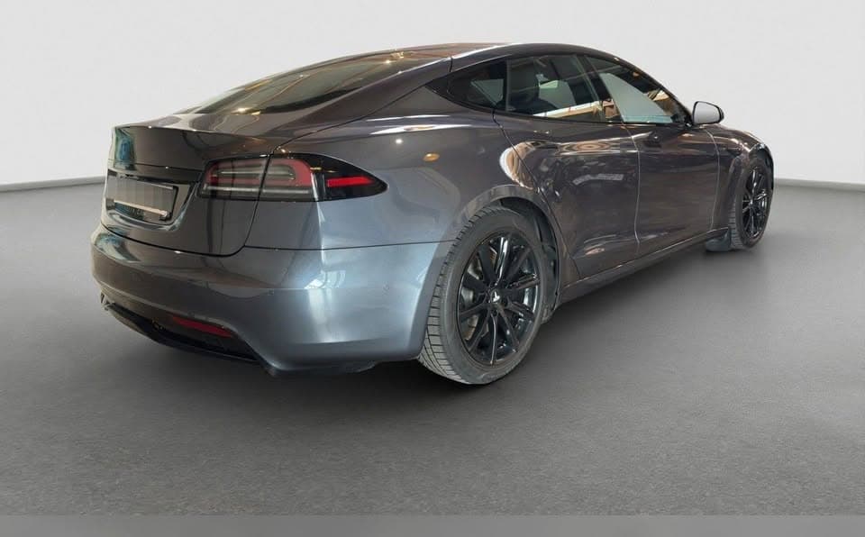 2023 Tesla Model S Plaid