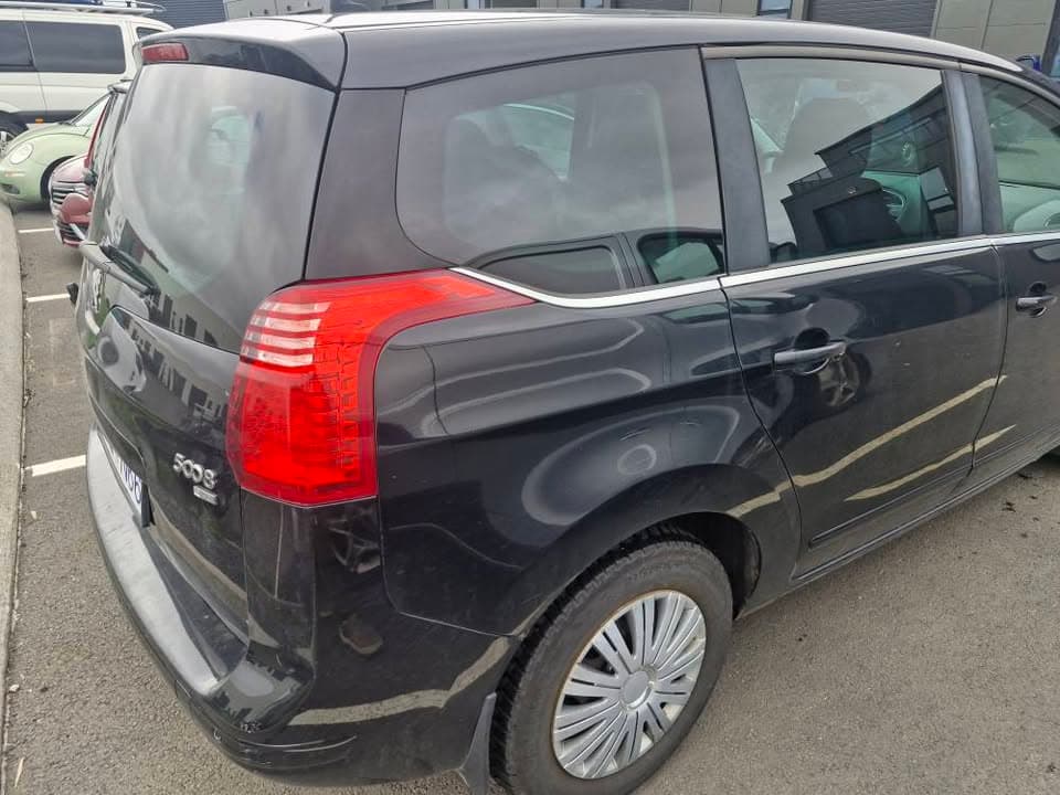 2011 Peugeot 5008
