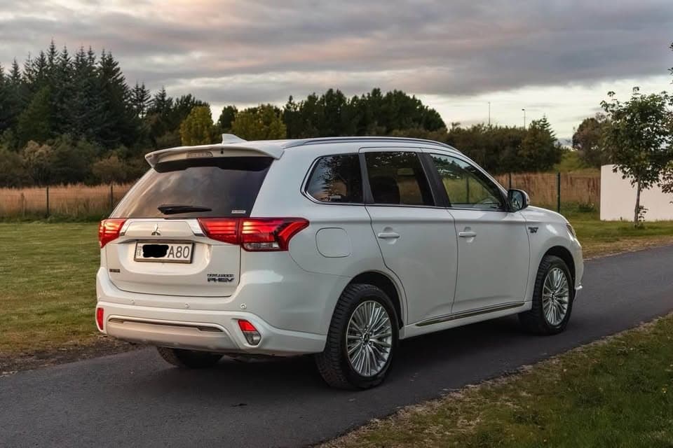 2019 Mitsubishi Outlander Intense 2 4 PHEV