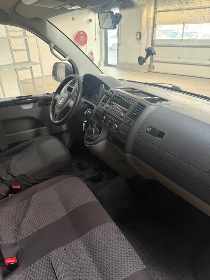 2012 Volkswagen Caravelle