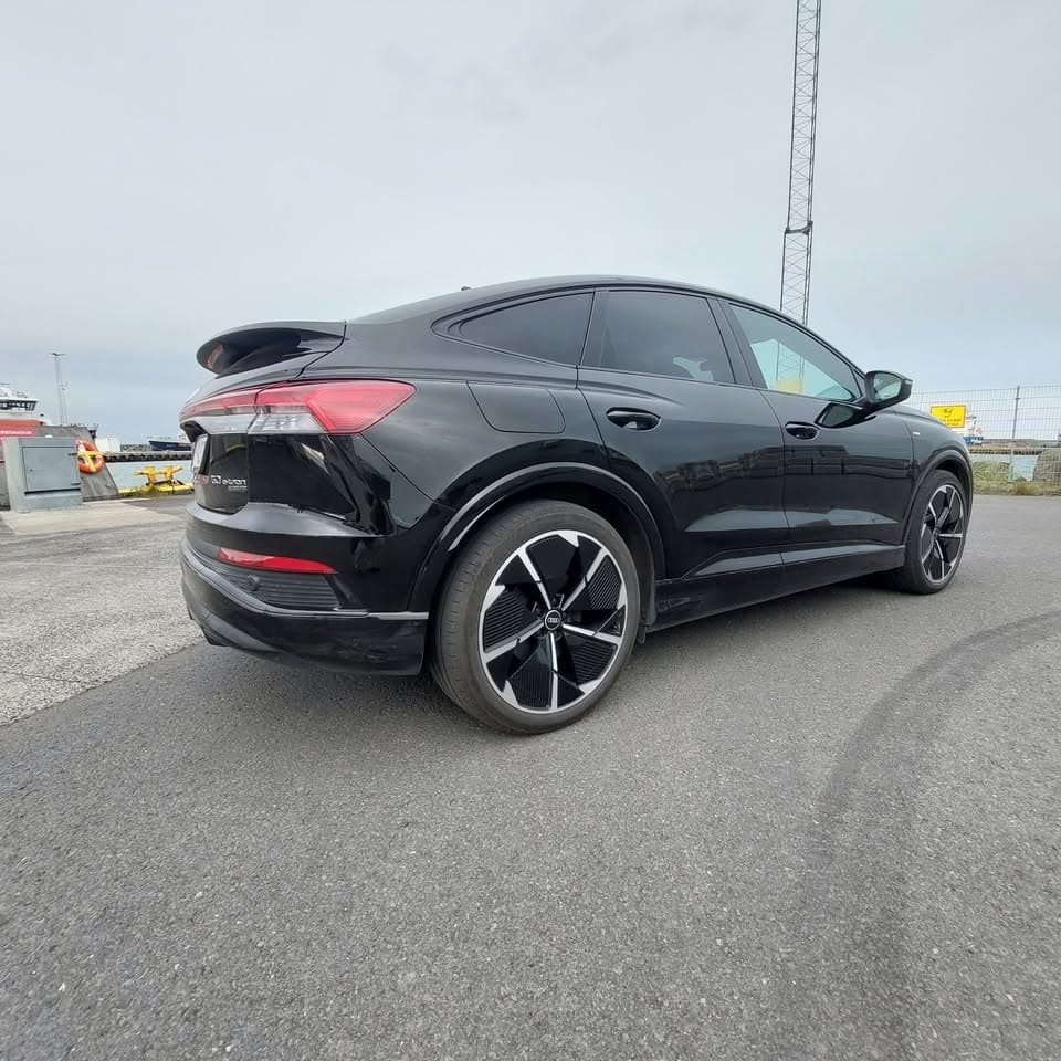 2022 Audi Q4 S-Line Sportback 50 e-tron Quattro