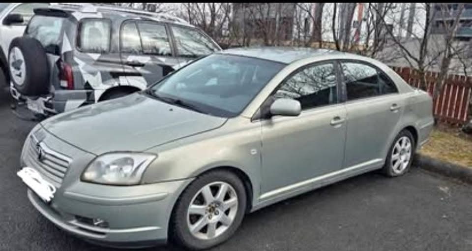 2004 Toyota Avensis