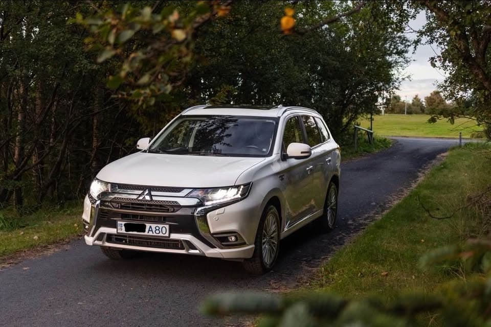2019 Mitsubishi Outlander Intense 2 4 PHEV