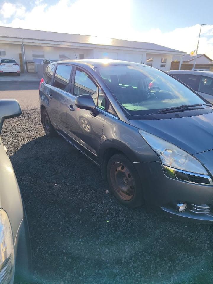 2011 Peugeot 5008