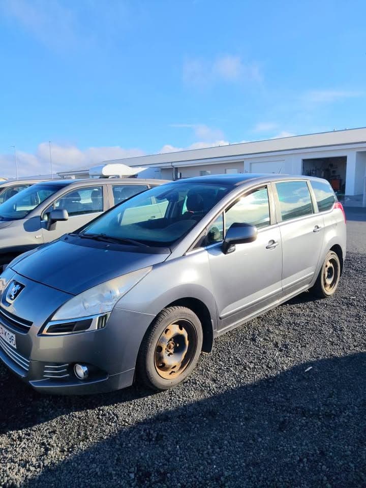 2011 Peugeot 5008