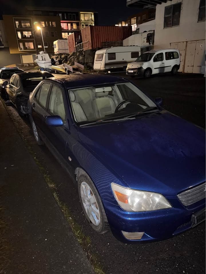 2000 Lexus IS200