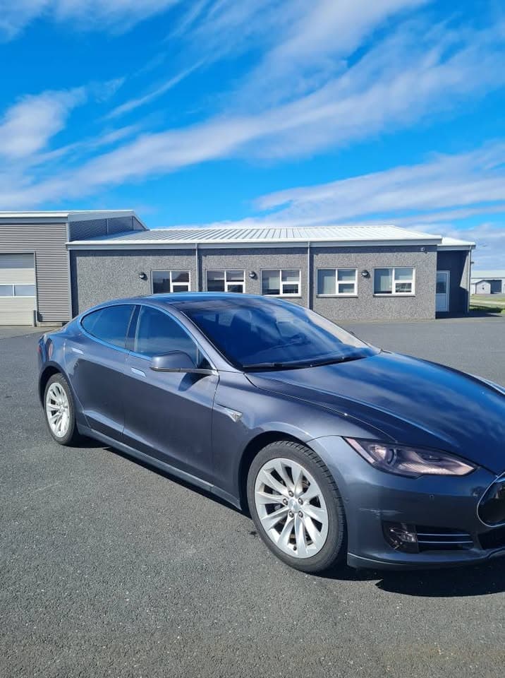 2015 Tesla Model S