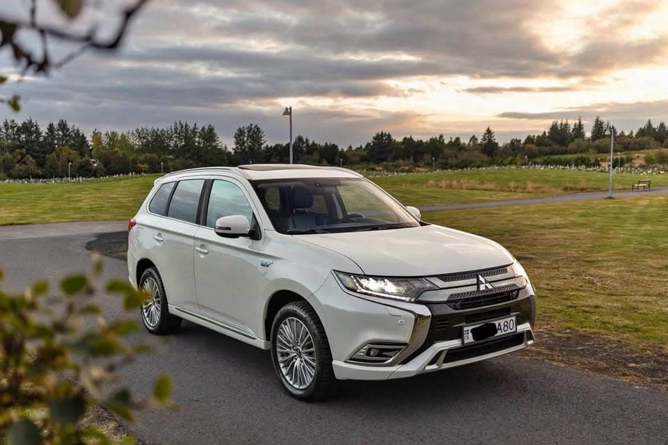 2019 Mitsubishi Outlander Intense 2 4 PHEV