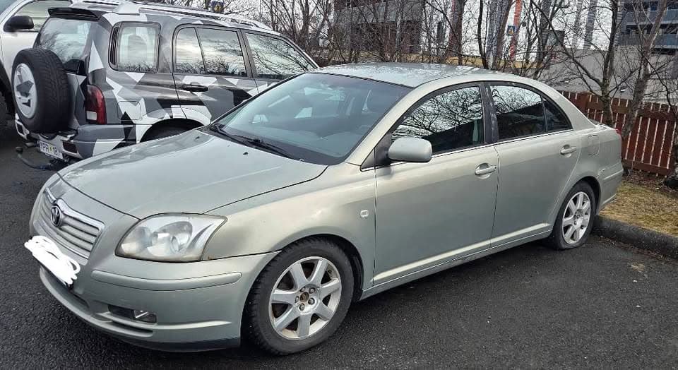 2004 Toyota Avensis