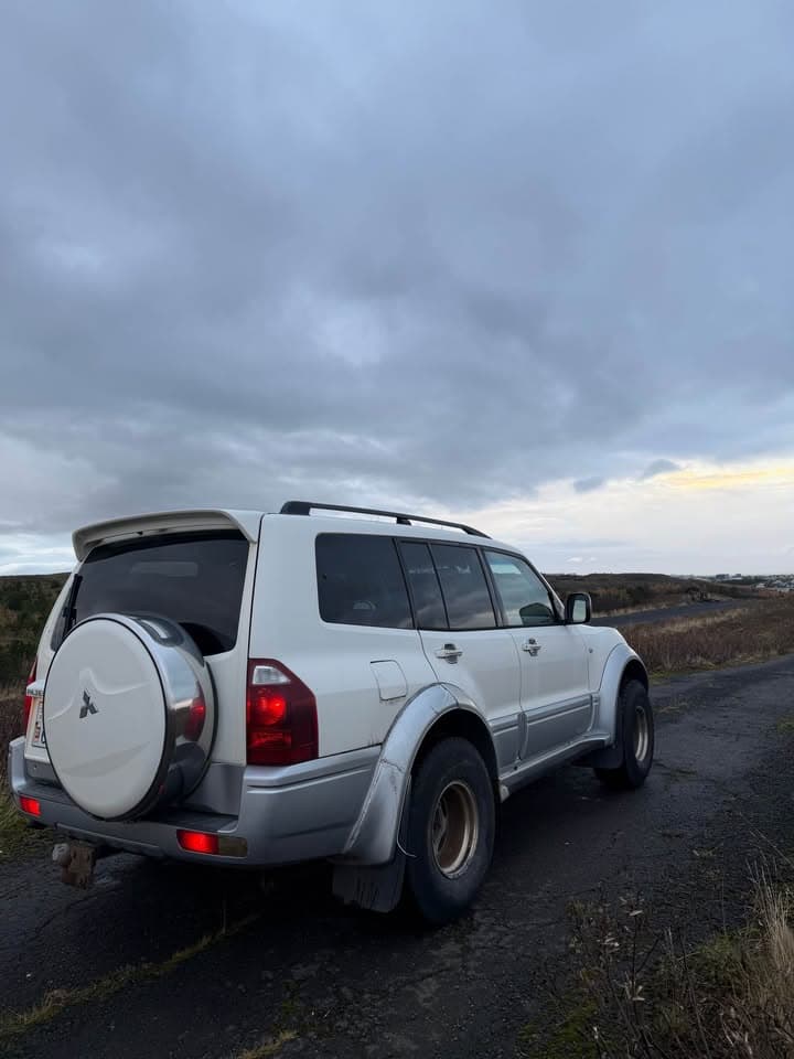 2001 Mitsubishi Pajero