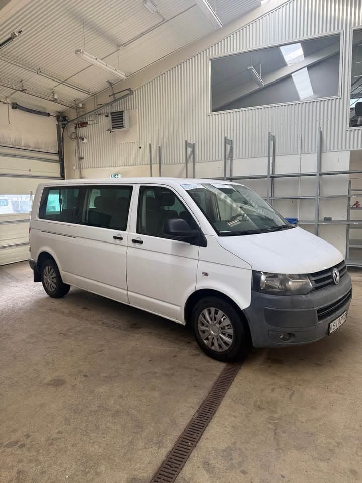 2012 Volkswagen Caravelle