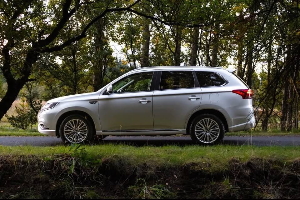 2019 Mitsubishi Outlander Intense 2 4 PHEV