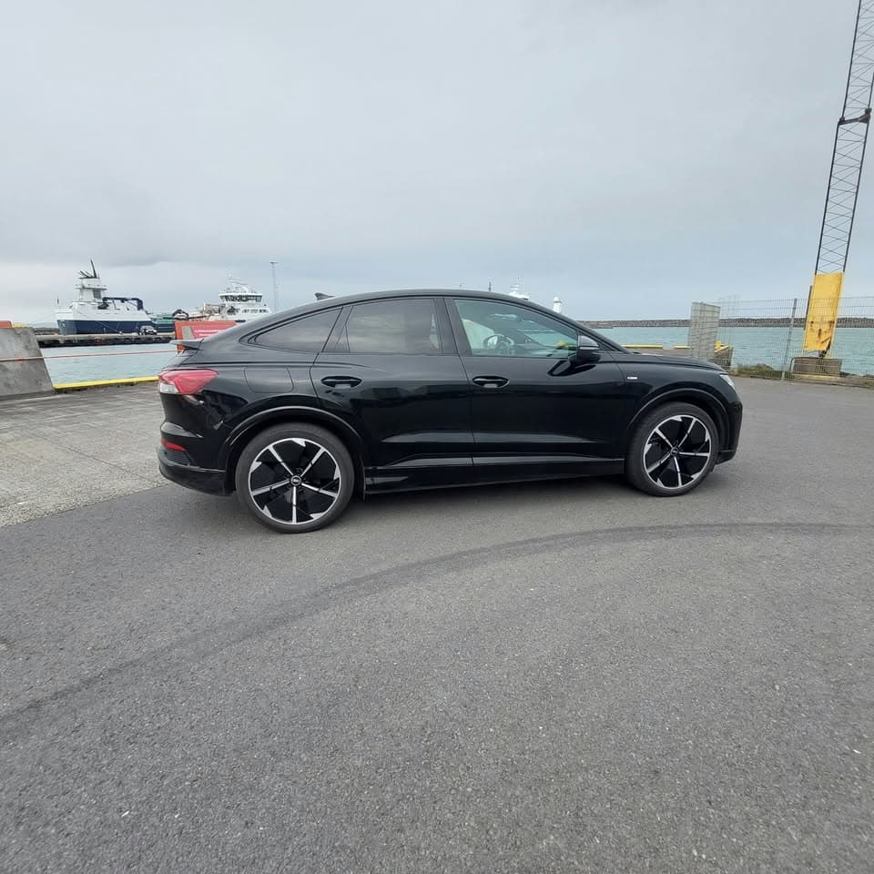 2022 Audi Q4 S-Line Sportback 50 e-tron Quattro