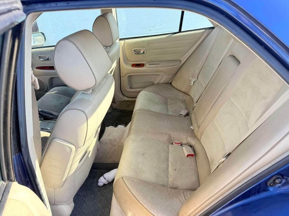 2000 Lexus IS200