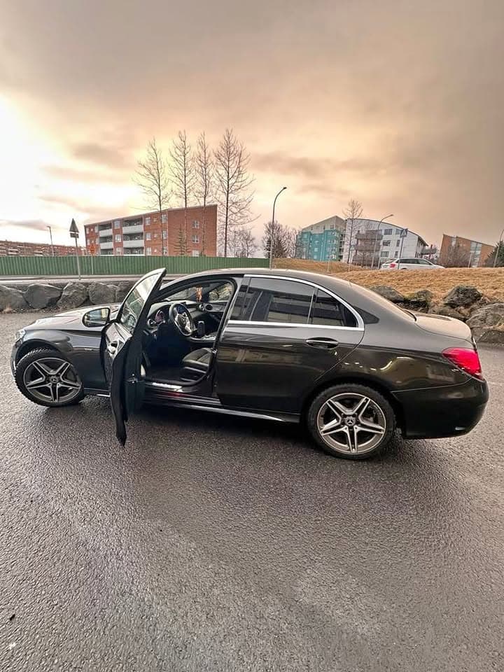 2020 Mercedes-Benz C-Class 300e