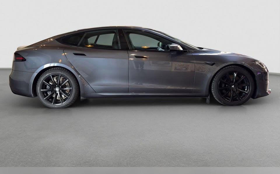 2023 Tesla Model S Plaid