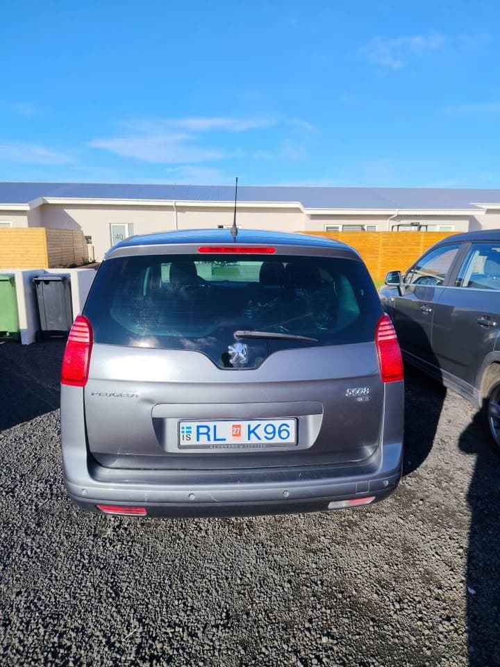 2011 Peugeot 5008