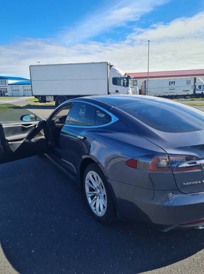 2015 Tesla Model S